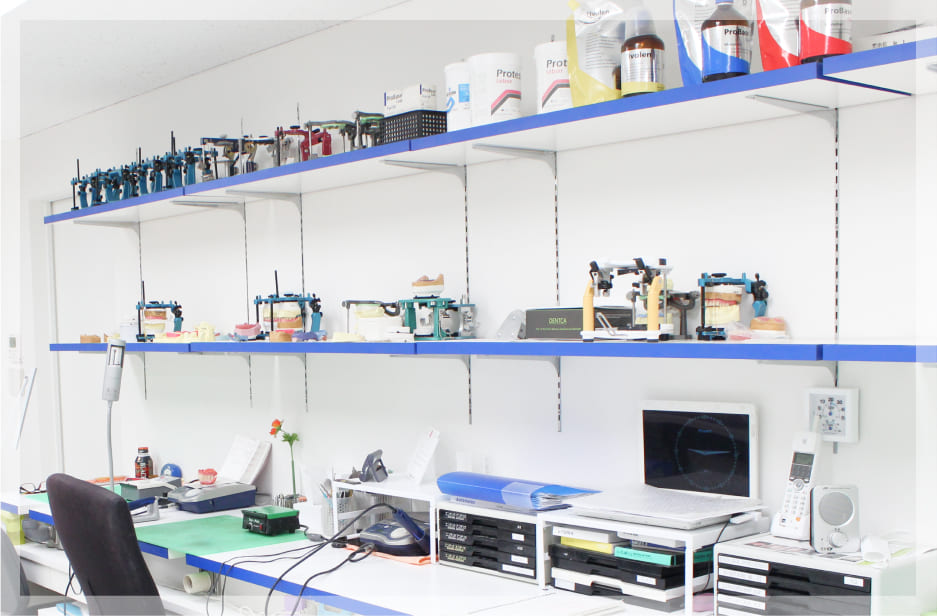 院内で入れ歯を製作